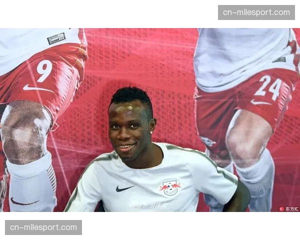 莱比锡红牛赛前训练开放,新援后卫首次参与全队合练 莱比锡红牛赛前训练开放,新援后卫首次参与全队合练