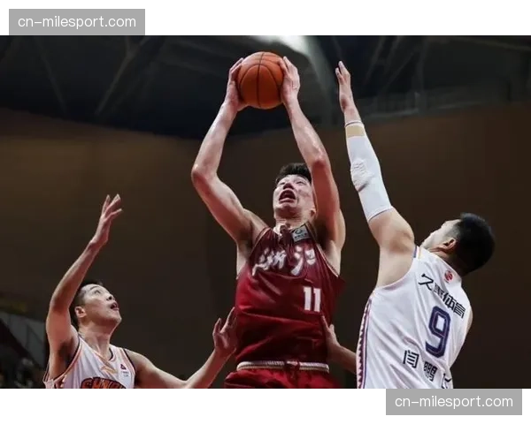 浙江稠州主场扳回一城,余嘉豪内线统治力尽显 浙江稠州主场扳回一城,余嘉豪内线统治力尽显