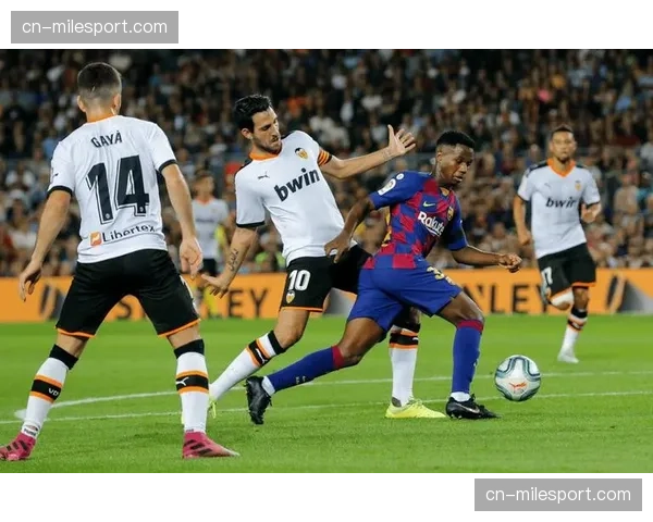 巴伦西亚主场球迷抗议管理层，比赛一度中断