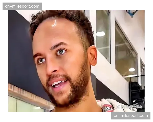 前NBA球员凯尔·安德森（李凯尔）现身沈阳，观看CBA总决赛